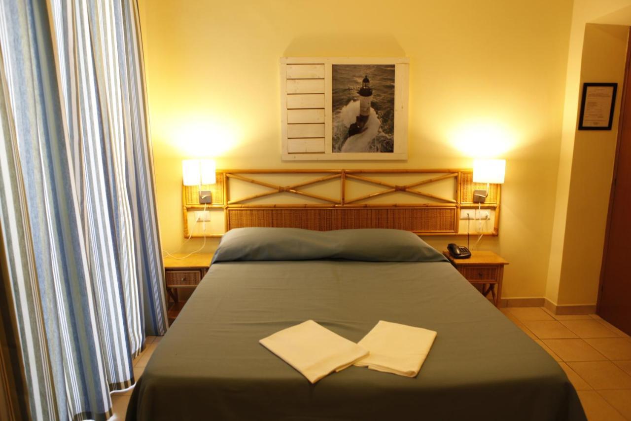Hotel Villa Giulia Порт-Аццурро Экстерьер фото