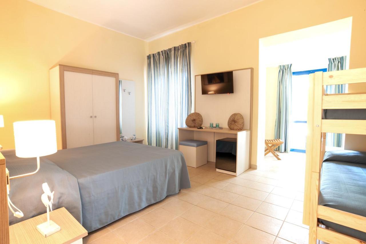 Hotel Villa Giulia Порт-Аццурро Экстерьер фото